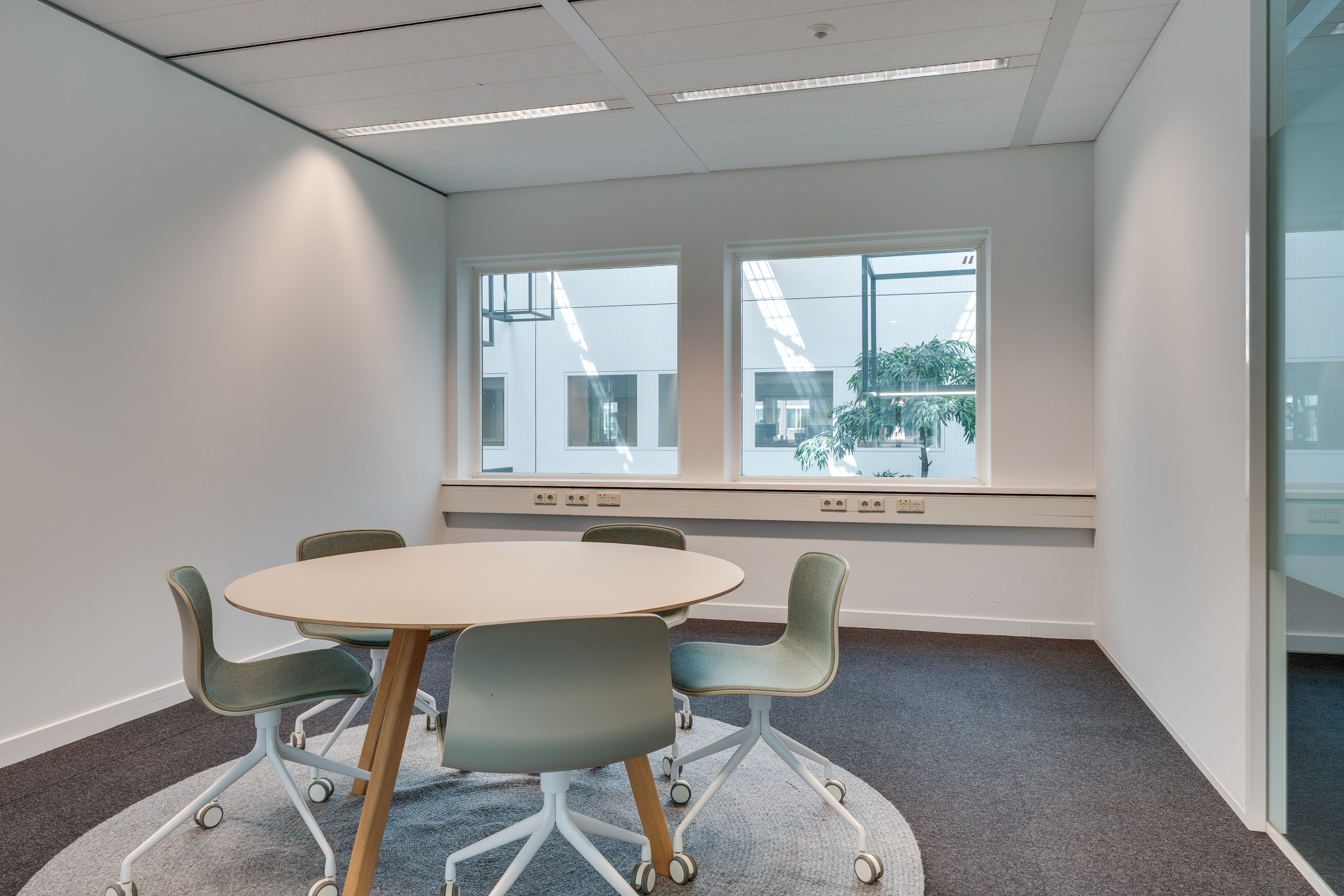 Picture of small meeting room